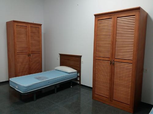 Armario Para Dormitorio De Estudiantes En Madera